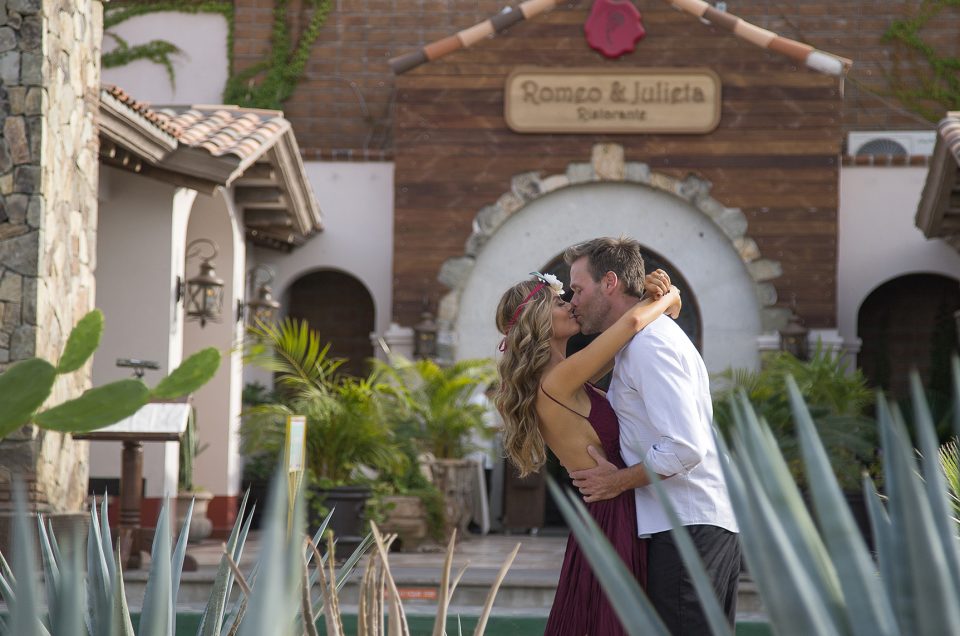 Engagement & Urban Session in Los Cabo BCS and Pitahayas Beach Mexico: Jenna & Ryan